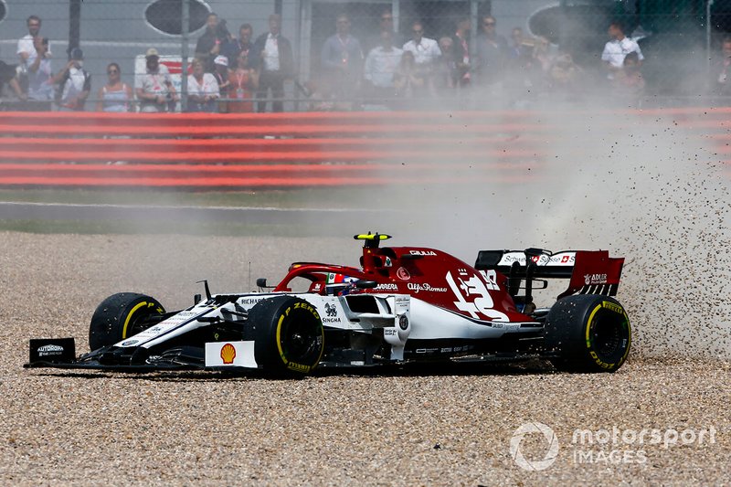 Antonio Giovinazzi, Alfa Romeo Racing C38 dans le gravier