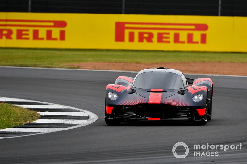 Une Aston Martin Valkyrie fait quelques tours