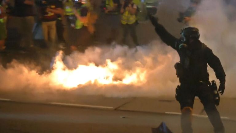 Des gaz lacrymogènes ont été tirés pour disperser les manifestants