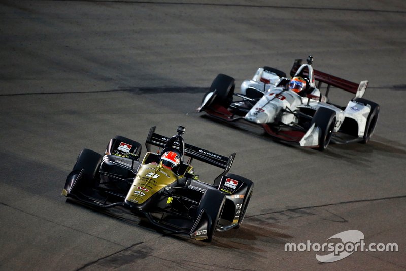 Hinchcliffe repousse Santino Ferrucci. 