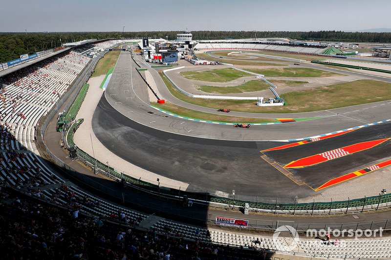 Max Verstappen, Red Bull Racing RB15, et Pierre Gasly, Red Bull Racing RB15