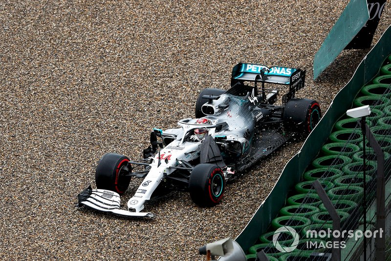 Lewis Hamilton, Mercedes AMG F1 W10 sécrase contre le mur 