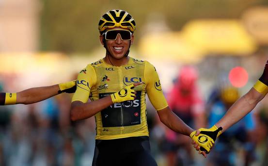 Egan Bernal devient le premier Colombien à remporter le Tour de France, alors que Geraint Thomas est contraint de se contenter de la seconde place