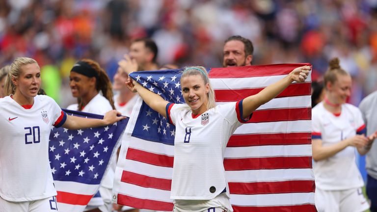 LYON, FRANCE - 07 juillet: Julie Ertz des États-Unis célèbre le match final de la Coupe du Monde Féminine de la FIFA 2019 entre les États-Unis d'Amérique et les Pays-Bas au Stade de Lyon le 07 juillet 2019 à Lyon, en France. (Photo de Richard Heathcote / Getty Images)