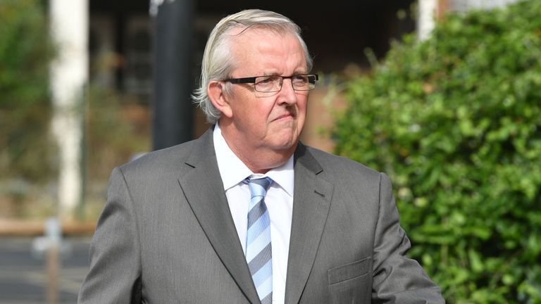 Christopher Ashford, 62 ans, quitte les magistrats de Swindon & # 39; Le tribunal où Sherry Bray, 48 ans, ont été convoqués pour comparaître devant une image qui aurait montré les restes du footballeur Emiliano Sala à la morgue du Holly Tree Lodge à Bournemouth.