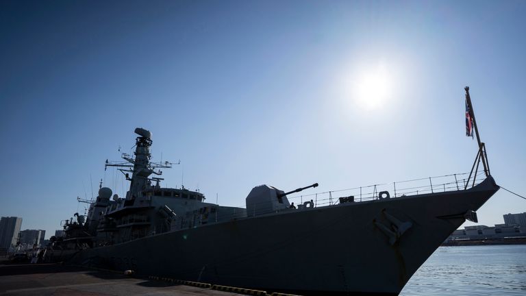 EN MER, JAPON, JAPON - 14 MARS: La frégate HMS Montrose de la Marine royale britannique est amarrée à Harumi Pier avant de partir pour un exercice conjoint avec la Force d'autodéfense maritime japonaise et la Marine américaine le 14 mars 2019 à Tokyo, au Japon. (Photo de Tomohiro Ohsumi / Getty Images)