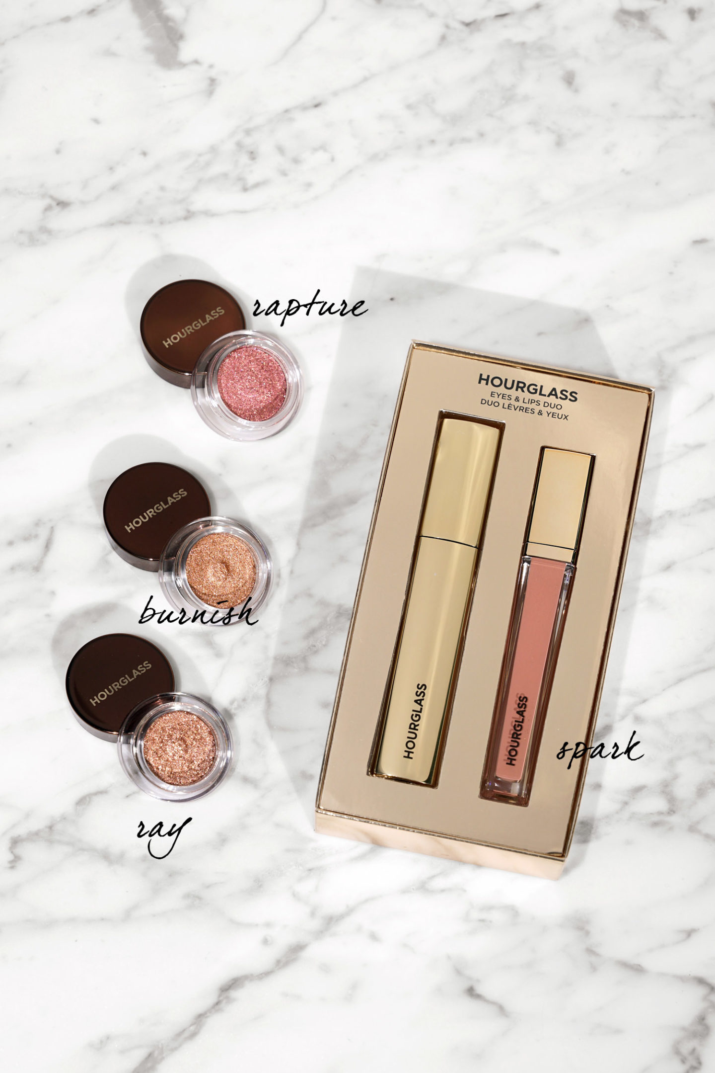 Hourglass Haul choisit un nouveau brillant à lèvres éclatant et étincelant
