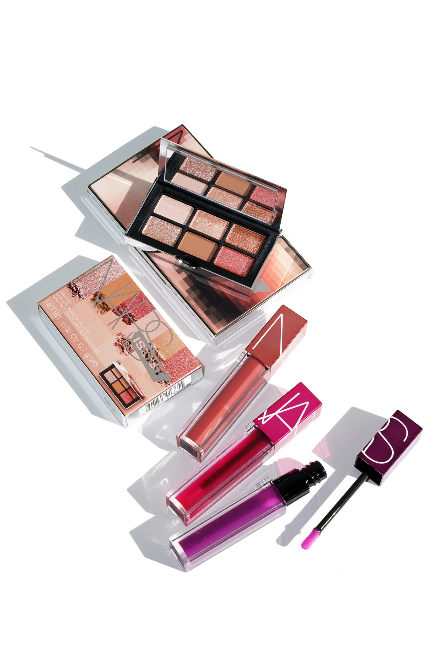NARS, teint à la lèvre infusée d'huile, instinct primordial, haute sécurité, disco infernal et mini recherché