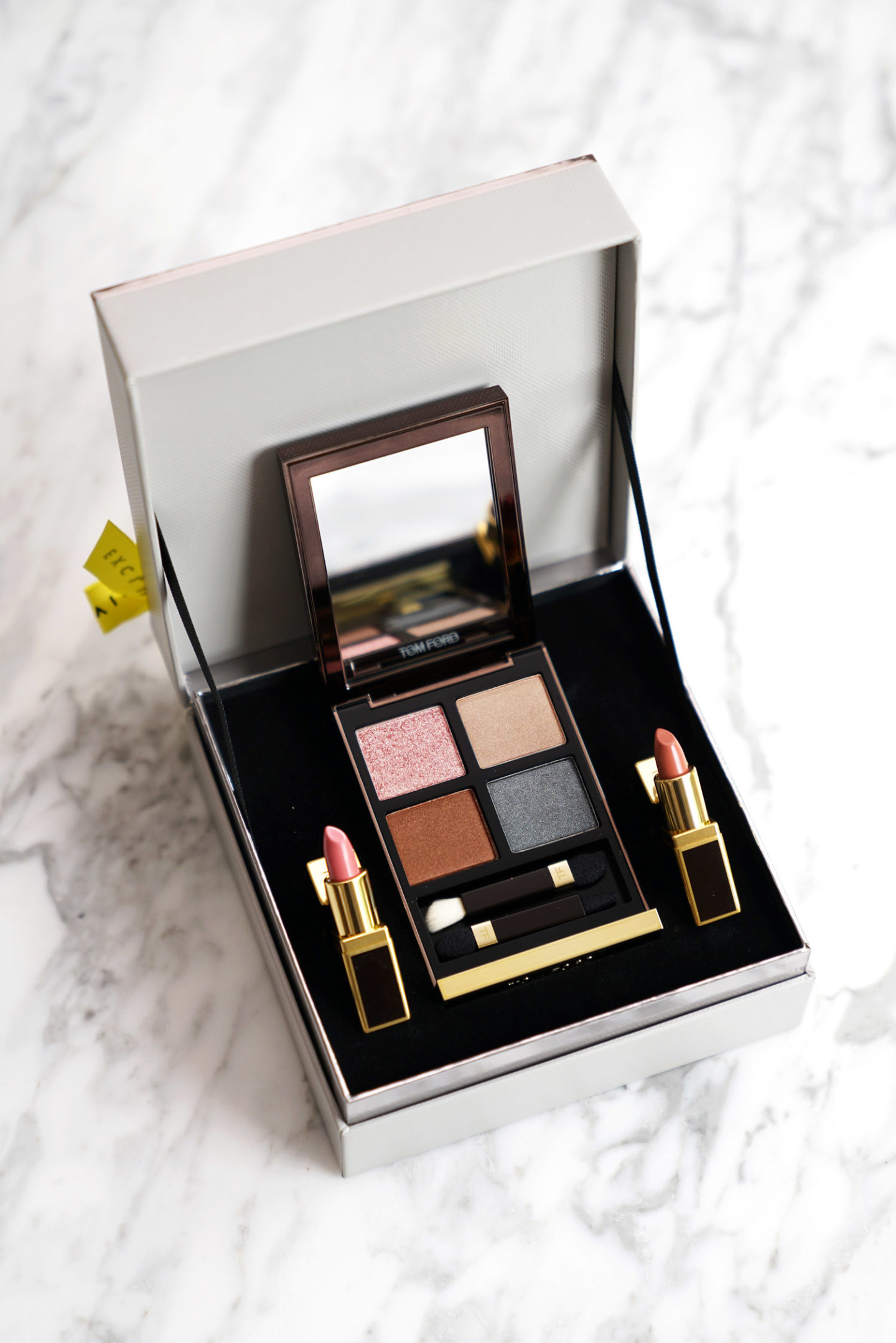 Ensemble de vente d'anniversaire Tom Ford x Nordstrom 2019 Ensemble en daim blanc | Le look book beauté
