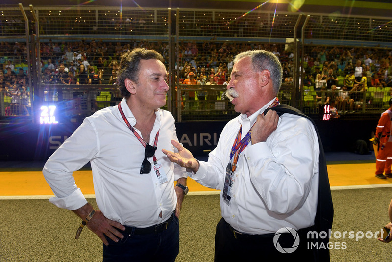 Alejandro Agag, PDG de la Formule E, et Chase Carey, Directrice générale et Présidente exécutive du groupe Formule 1 sur la grille 
