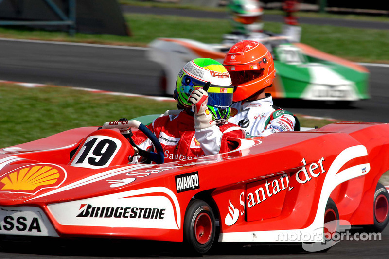 Deuxième course: Felipe Massa simpose devant Michael Schumacher