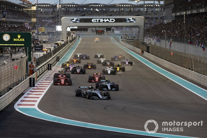 Lewis Hamilton, Mercedes-AMG F1 W09 en tête au début de la course 