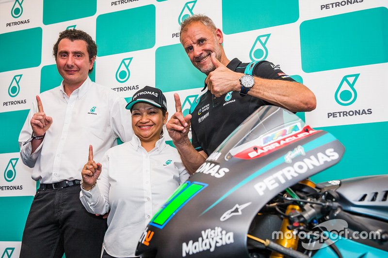 Noor Afiza Mohd Yusof, Dr Andrea Dolfi et Wilco Zeelenberg, chef d’équipe Petronas Yamaha SRT 