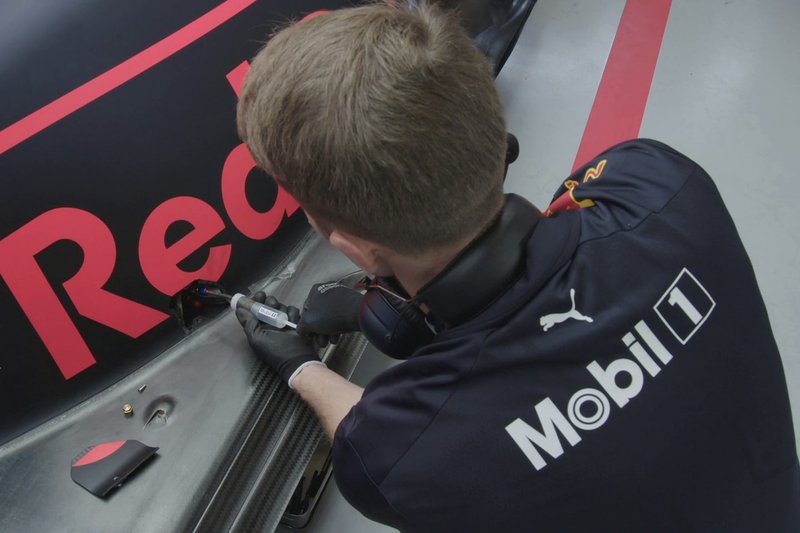 Membre de léquipe Red Bull Racing au travail