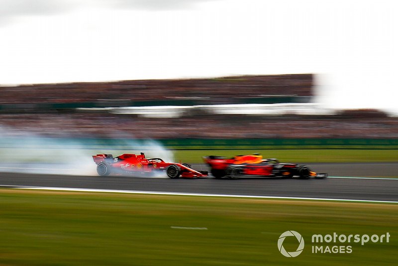 Sebastian Vettel, Ferrari se bloque et se heurte à larrière de Max Verstappen, Red Bull Racing RB15