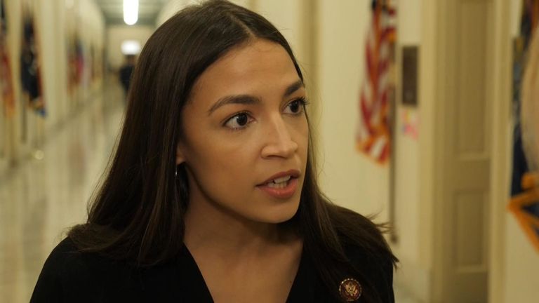 Une membre du Congrès démocratique, Alexandria Ocasio-Cortez, a déclaré que le président Trump & # 39; s'appuie sur le racisme & # 39; consolider le pouvoir
