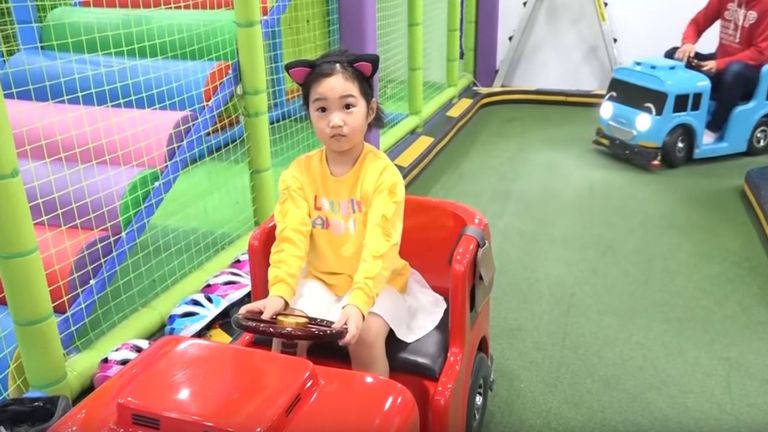Boram, de Corée du Sud, est une star sur YouTube. Elle fait des millions de ses vidéos de playtime. Pic: YouTube