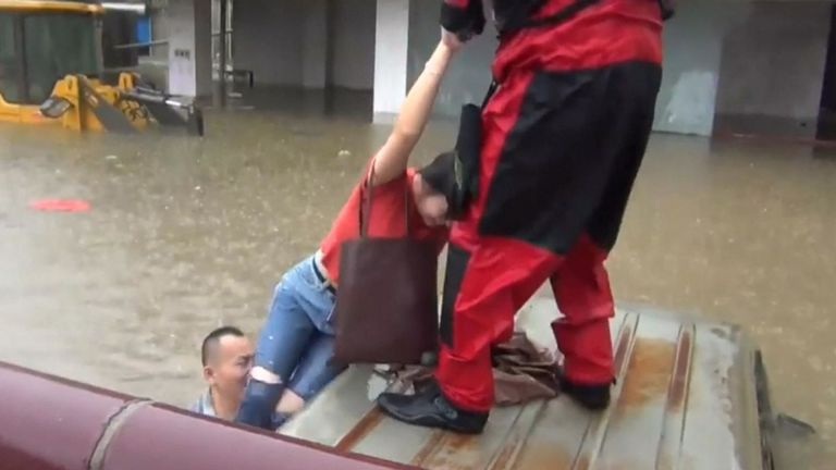 Des pluies torrentielles ont balayé de nombreuses régions de la ville de Guilin, dans la région autonome Zhuang du Guangxi, dans le sud de la Chine, samedi, de nombreuses zones urbaines étant gorgées d'eau.