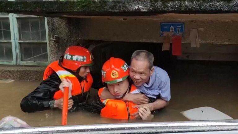 Un homme est sauvé en Chine