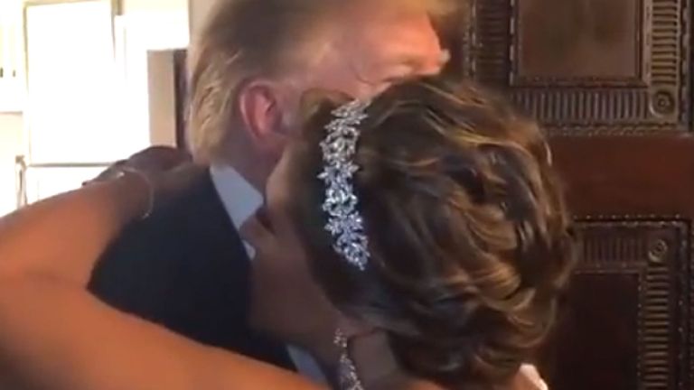 Donald Trump s'écrase lors d'un mariage dans le New Jersey. Pic: @ SND321