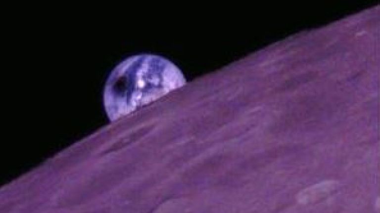 L'éclipse totale de Soleil, vue d'un satellite lunaire. Pic: @radiotelescoop