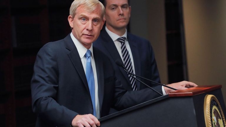 L'avocat Richard P. Donoghue a annoncé que le policier serait poursuivi en justice