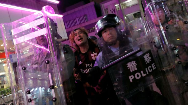 La police anti-émeute a arrêté un manifestant pro-démocratie à Hong Kong