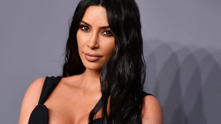 Kim Kardashian West arrive pour assister au Gala amfAR New York à Cipriani Wall Street à New York le 6 février 2019