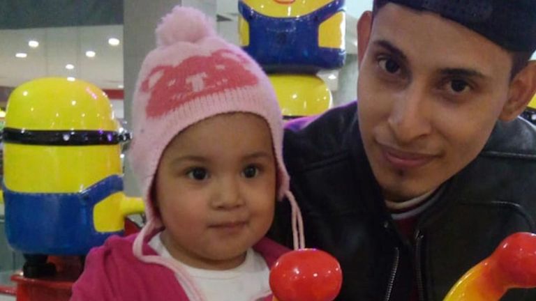 Derrière la photo: la mère d’un migrant s’exprime