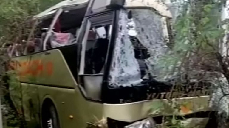Au moins 13 personnes ont été tuées dans l'accident de bus