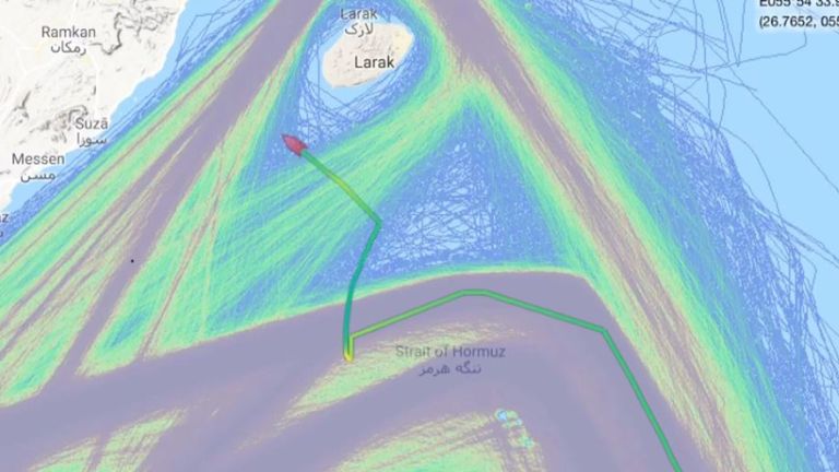 Le propriétaire du pétrolier a déclaré que le navire se trouvait dans les eaux internationales