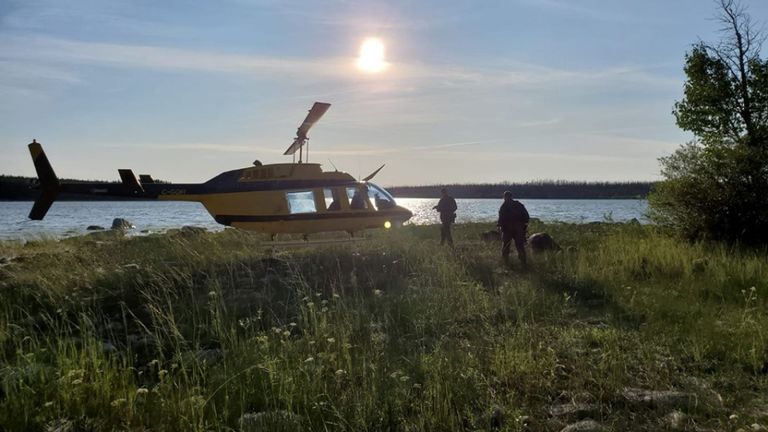 Les agents ont dit aux résidents de rester à l'intérieur pendant leurs recherches à York Landing