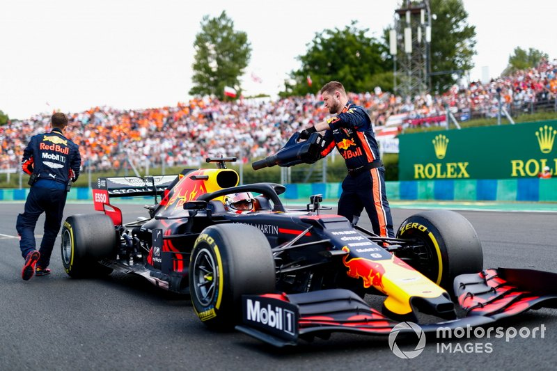 Max Verstappen et Red Bull Racing RB15 arrivent sur la grille