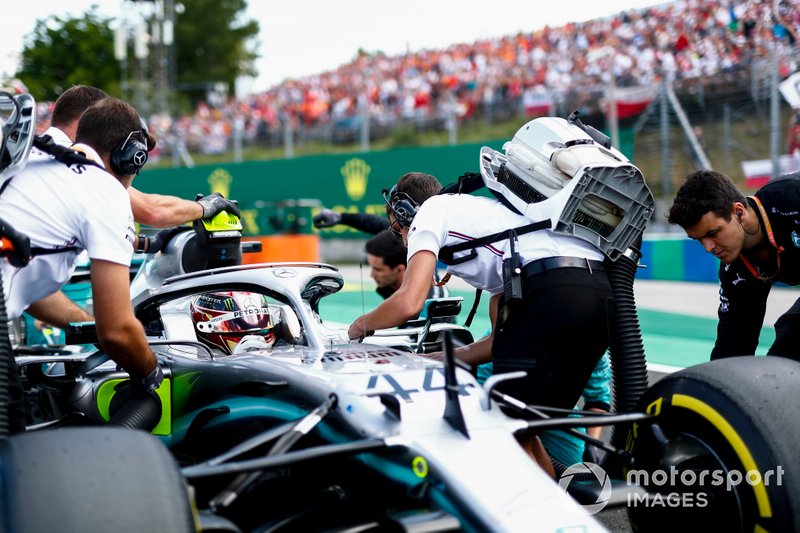Lewis Hamilton, Mercedes AMG F1 W10 arrive sur la grille