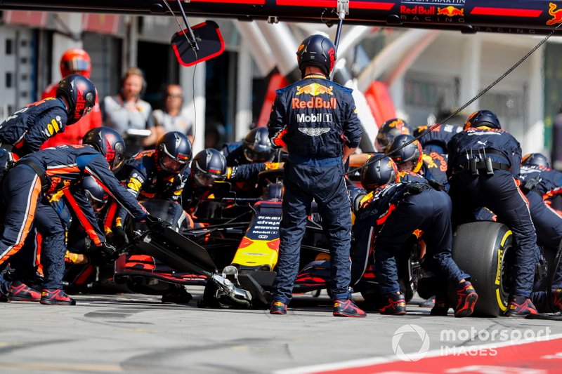 Max Verstappen, ravitaillement du Red Bull Racing RB15