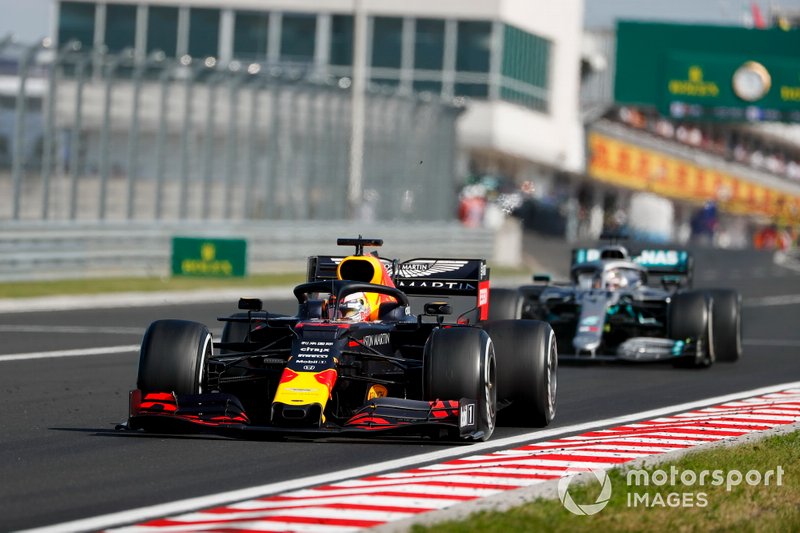 Max Verstappen, Red Bull Racing RB15 et Lewis Hamilton, Mercedes AMG F1 W10 bataille 