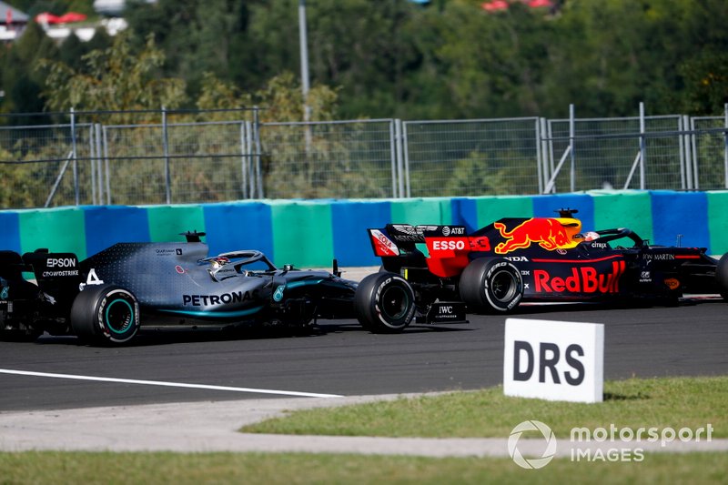Max Verstappen, Red Bull Racing RB15 et Lewis Hamilton, Mercedes AMG F1 W10 bataille 