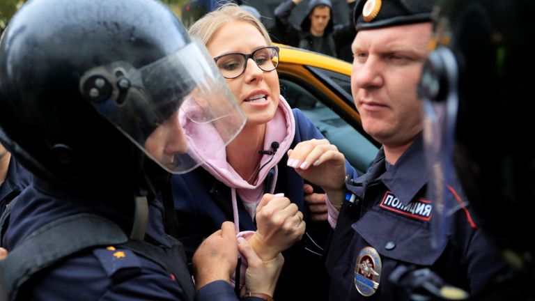 Lyubov Sobol, politicien de l'opposition, arrêté avant que les manifestations ne rassemblent des milliers de personnes samedi