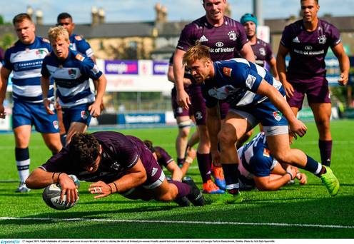 Leinster remporte la victoire avec sept essais alors que les joueurs de son équipe se font remarquer en battant Coventry