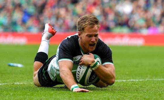 Pourquoi Joe Schmidt pourrait-il se tourner vers l'un de ses demi de mêlée pour fournir une couverture d'urgence sur l'aile