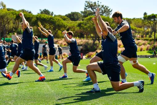 Aucune garantie pour Joey Carbery alors que Jack Carty ou Ross Byrne sont prêts à se qualifier pour la Coupe du monde contre l'Angleterre