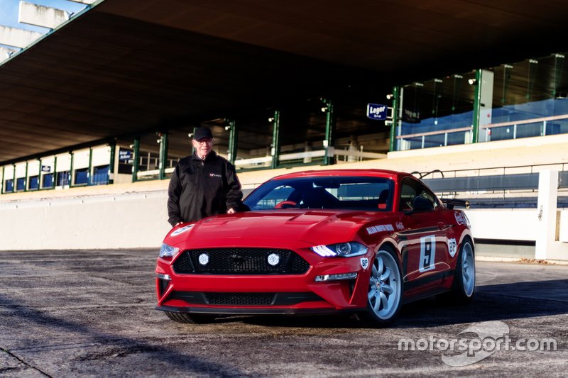 Allan Moffat avec la Tickford Trans-Am Mustang