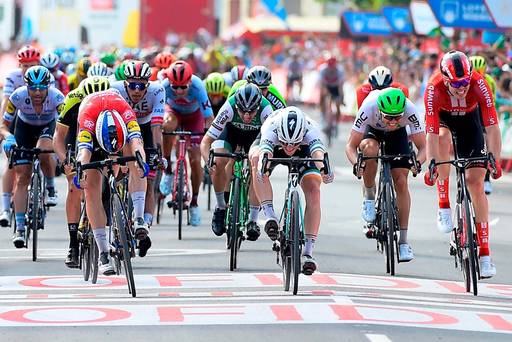 Nicolas Roche: "Vous avez volontairement dévié de votre ligne!" Dis-je en remuant le doigt vers le gagnant