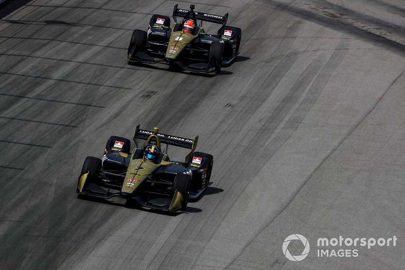 Marcus Ericsson (à lavant) a fourni des informations cruciales pour aider son coéquipier de Arrow Schmidt Peterson Motorsports, James Hinchcliffe, à trouver une configuration solide pour le circuit mondial de technologie de Gateway