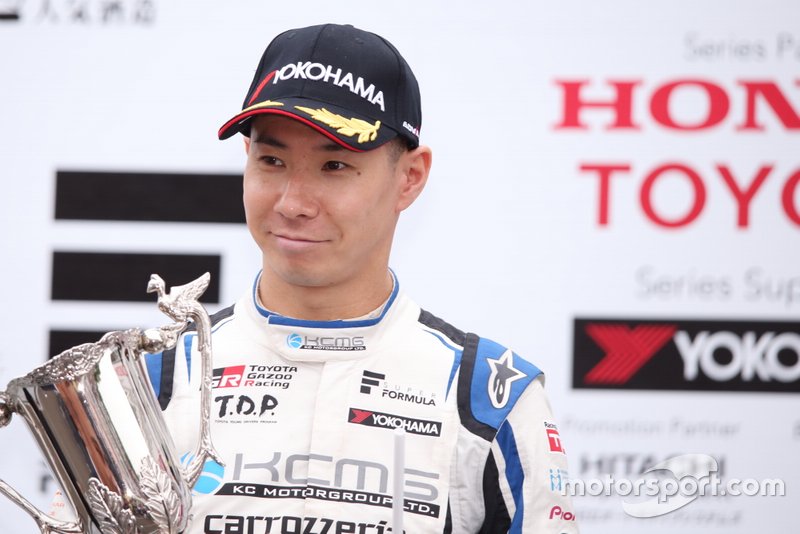 Podium: deuxième place Kamui Kobayashi, KCMG 
