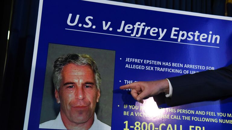 NEW YORK, NY - 08 JUILLET: le procureur américain du district sud de New York, Geoffrey Berman, annonce les charges contre Jeffery Epstein le 8 juillet 2019 à New York. Epstein sera inculpé d'un chef de trafic sexuel de mineurs à des fins sexuelles et d'un chef de complot en vue de se livrer à un trafic sexuel de mineurs. (Photo par Stephanie Keith / Getty Images)