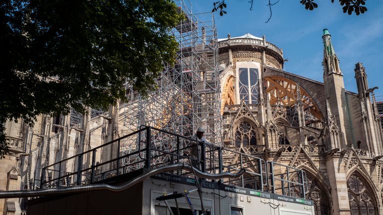 Une vue de la cathédrale Notre-Dame de Paris lors des travaux préliminaires du 24 juillet 2019 à Paris, trois mois après les dégâts importants causés par un énorme incendie le 15 avril dernier. (Photo de Rafael Yaghobzadeh / différentes sources / AFP) (Crédit photo devrait RAFAEL YAGHOBZADEH / AFP / Getty Images)
