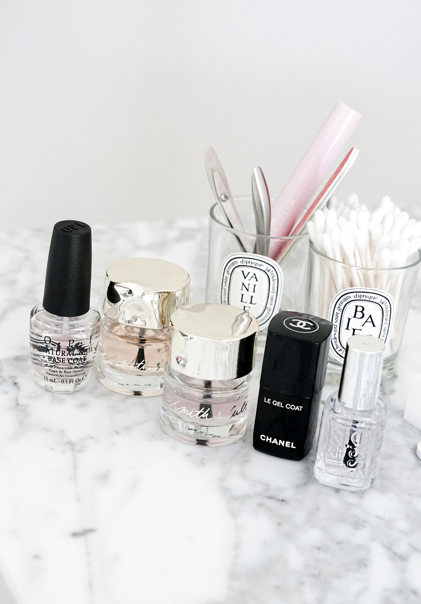 Meilleure base et manteaux Essie, Smoth Cult, Chanel et OPI