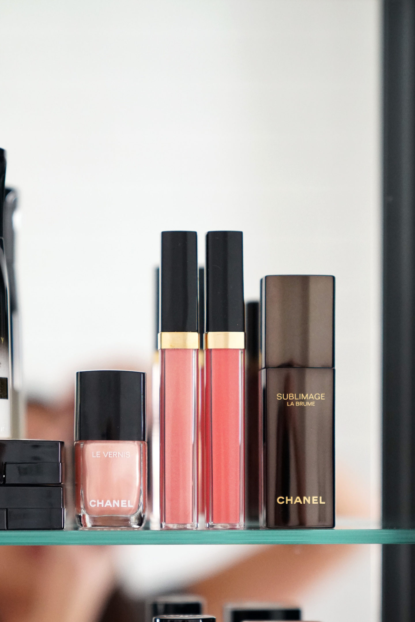 Chanel Le Vernis Perle de Corail