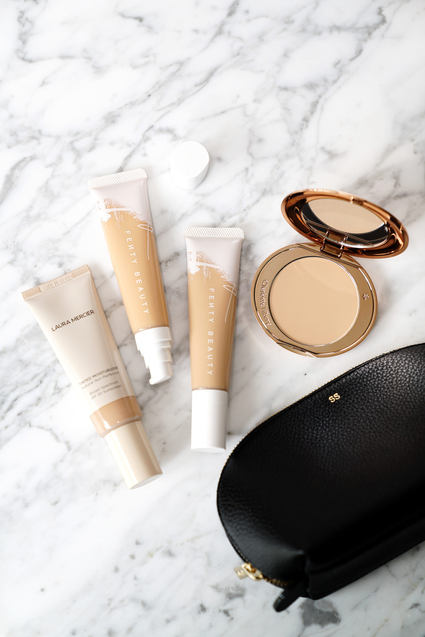 Laura Mercier Hydratant Teinté Nouveau (Sable), Fondation Fenty Hydratante, Poudre Charlotte Tilbury